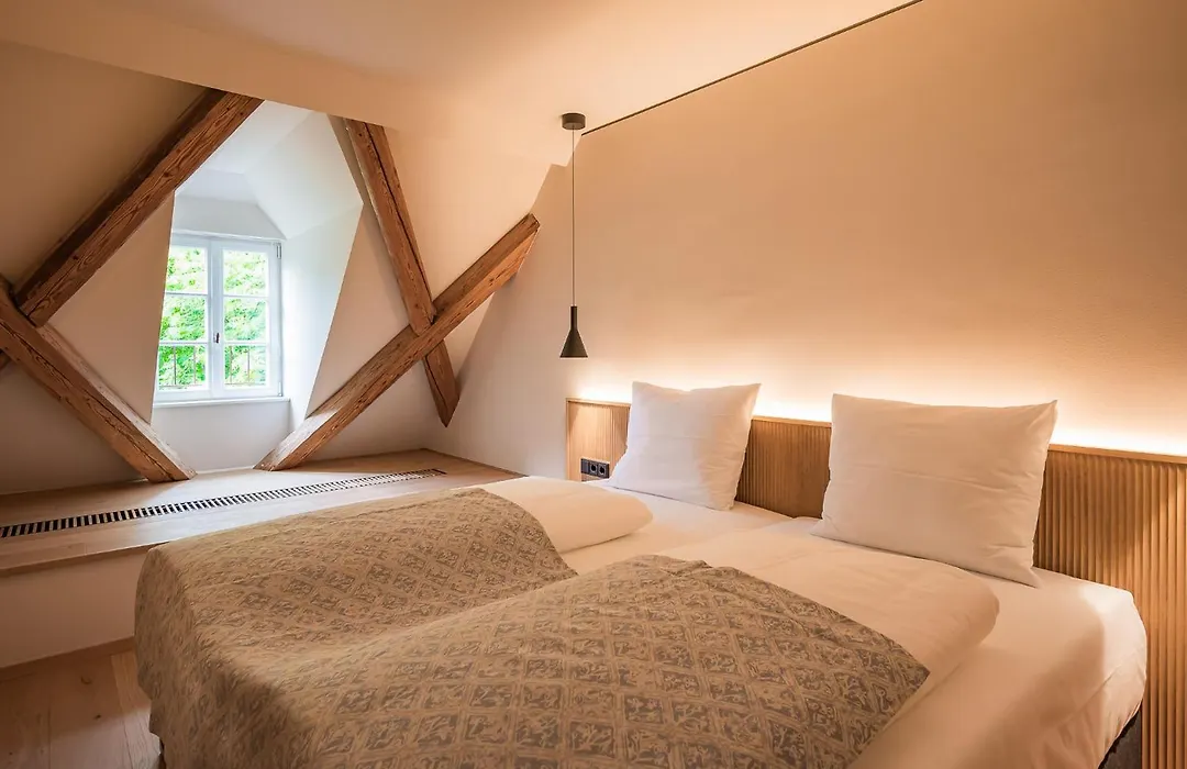 Gutshotel Menterschwaige-1